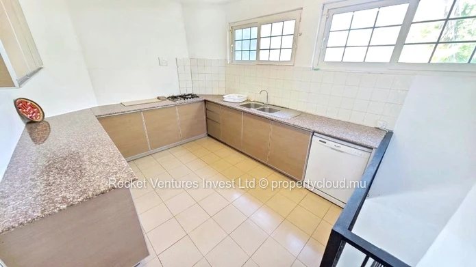 Villa élégante avec 4 chambres à louer et à vendre, Floréal – Centre