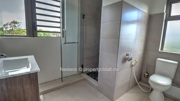 Appartement 2 pièces de 115m², idéalement situé au centre de Curepipe.
