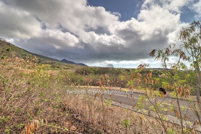 Beautiful residential plot of 2157 m2 offering sea 