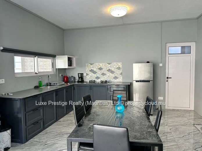 Villa moderne 3 chambres avec piscine privée à louer à Pereybere | Rs 60,000 par mois