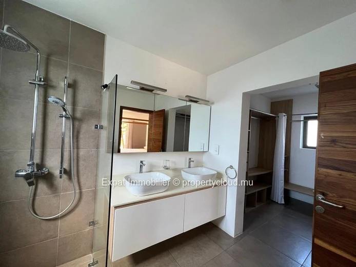 Villa moderne 3 chambres en résidence sécurisée – À louer à Péreybère