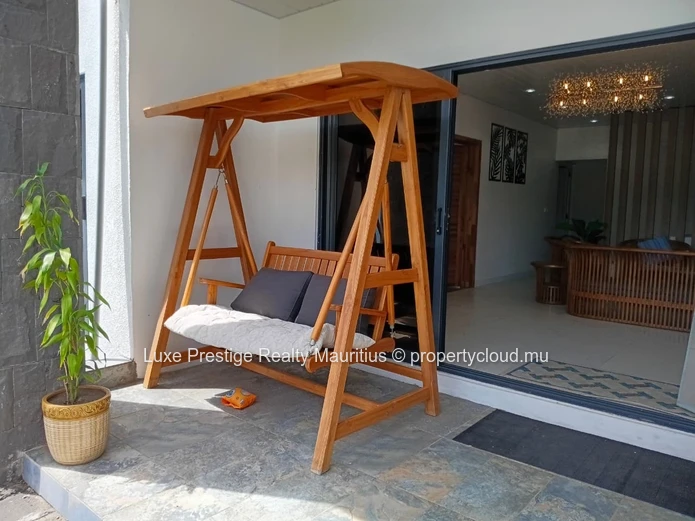 Newly built 4-bedroom luxury villa with pool in Calodyne – 3 minutes from the beach   | Land 10 perches | 210 m² buil...