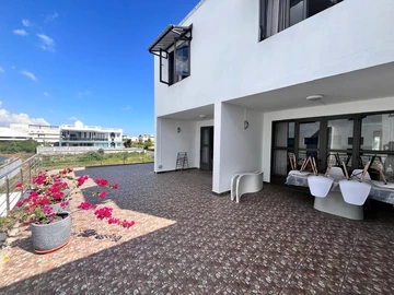 8 Bedroom House