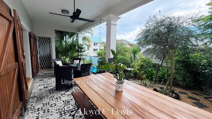 Charming Tropical Artist's Villa Available for Rent