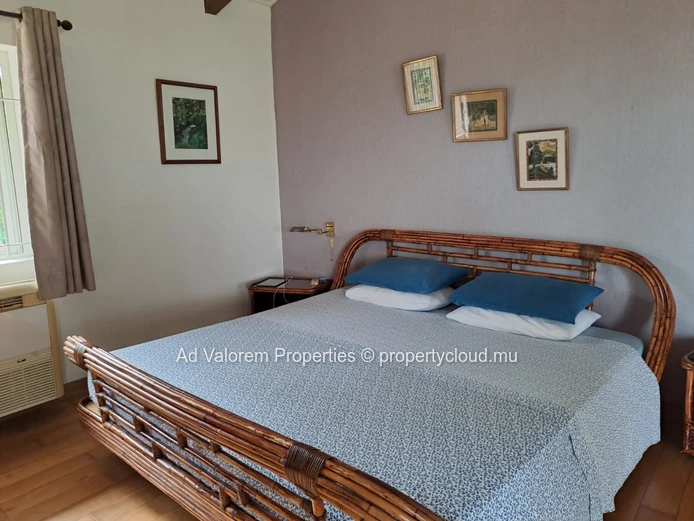 Superb 5-bedroom house with garden and swimming pool for rent in Balck River 