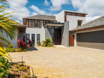 5 Bedroom Villa