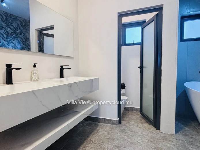 Péreybère - Charmant duplex de 4 chambres avec piscine et garage