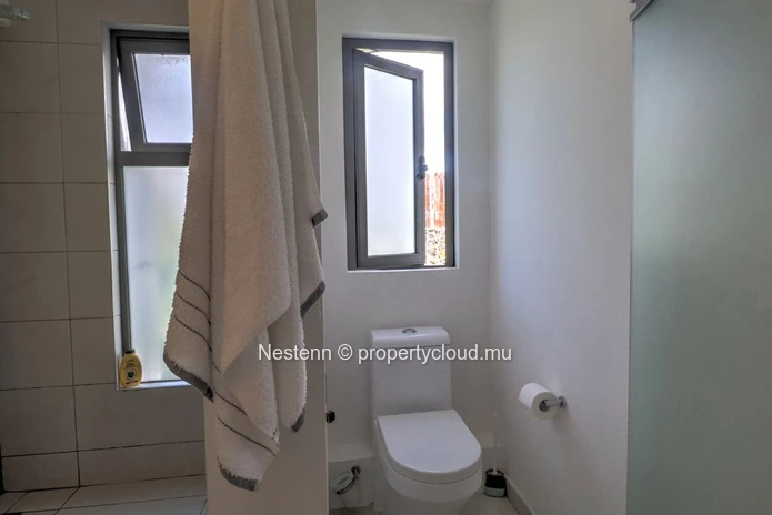 Bright 3-bed apartment with spacious jacuzzi in a residence