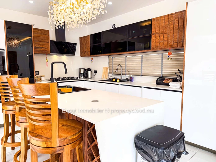 Exceptional Villa With Generous Spaces – Péreybère