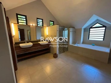 4 Bedroom Villa