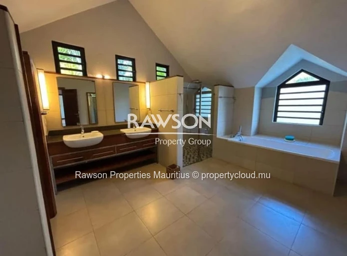 4 Bedroom Villa | Seafront | Sea View | Pool | Providence Sur Mer | Poste De Flacq
