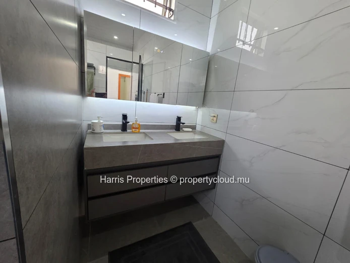 Modern and beautifully decorated 2-bedroom apartment available for rent