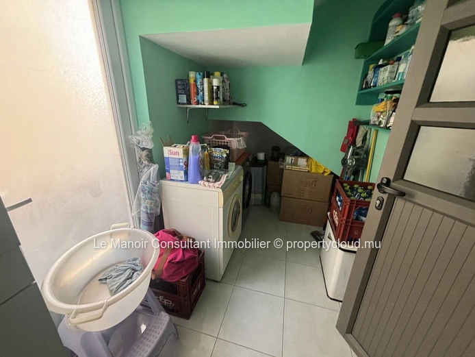 4-Bedroom Villa with Office for Sale in Albion