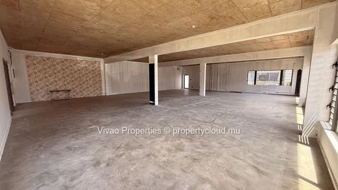 245m² Showroom & Office Commercial Space for Rent in Calebasses – Rs 170,000/month