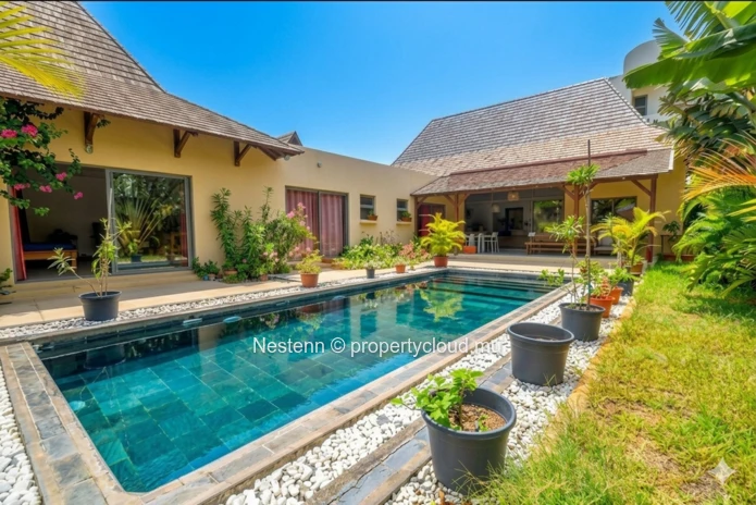 Elegant balinese-style villa on 675m² land