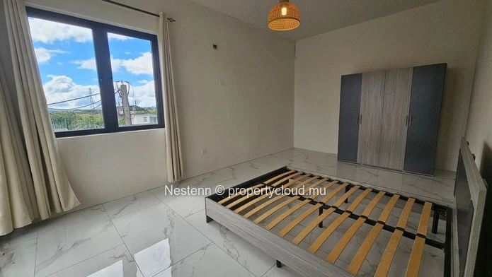 Maison moderne de 2 chambres avec bureau 
