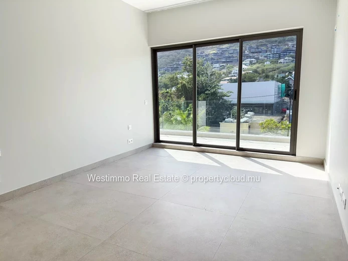 TAMARIN - Penthouse for sale with 3 bedrooms and a spacious area of 333 m²