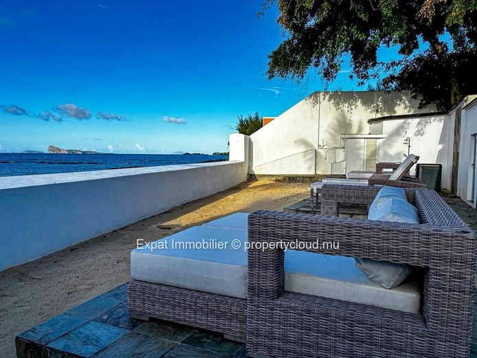 Splendid Villa in Secure Residence with Direct Sea Access at Pointe aux Canonniers 