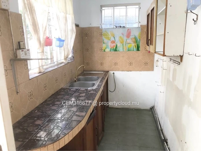 4 Bedrooms House with 2-Bedroom Studio for Sale – Quatre-Bornes 