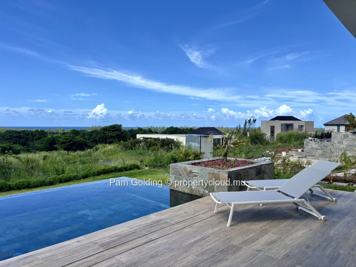Superbe villa d'architecte avec piscine, vue et vie moderne élégante