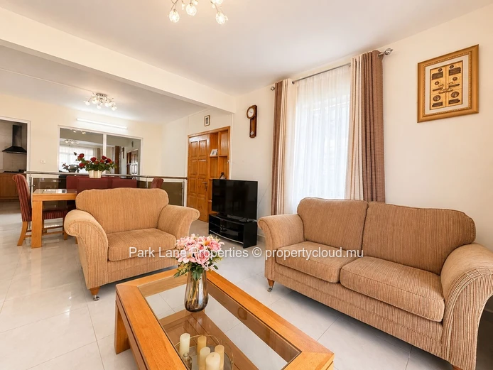 Spacious family home with two independent living spaces in the heart of Grand Bay