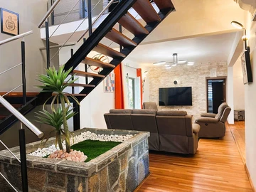 5 Bedroom Villa