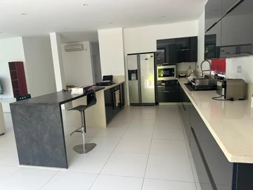 5 Bedroom Villa