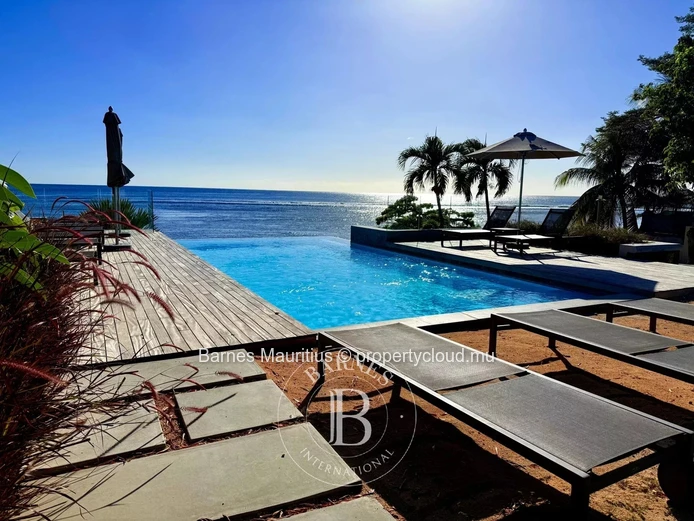 TAMARIN – Luxury Beachfront Apartment – 3 Bedrooms