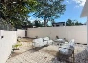 À LOUER | Duplex Moderne de 2 Chambres à Trou aux Biches