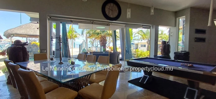 Villa d’Exception Pieds dans l’Eau avec 2 piscines, Accès Direct à la Mer, Business Locatif Actif et Vue Panoramique
