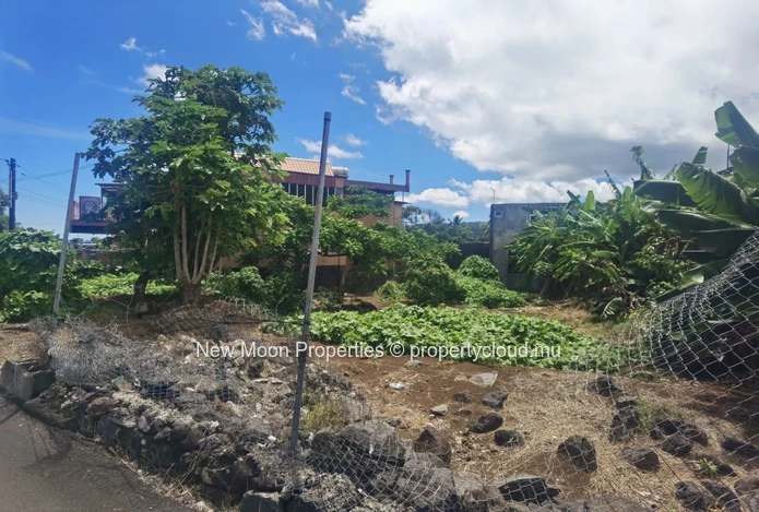 12 perches on main road Chamouny - commercial potential
