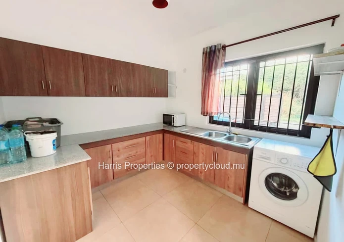 5-Bedroom Villa With Office For Rent – Bain Boeuf