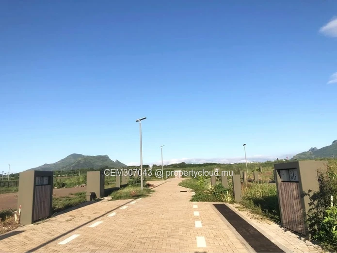 Terrain Résidentiel à Vendre – Oceanside, Flic en Flac | 8,92 Perches 