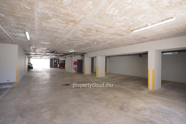 A vendre appartement en rez de jardin de 3 chambres en suite accessible aux étrangers à Mont Choisy.