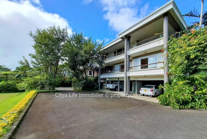 Luxurious 7 Bedroom Two Houses in Floréal with 2 Offices, Land 3,750m² - Price Rs