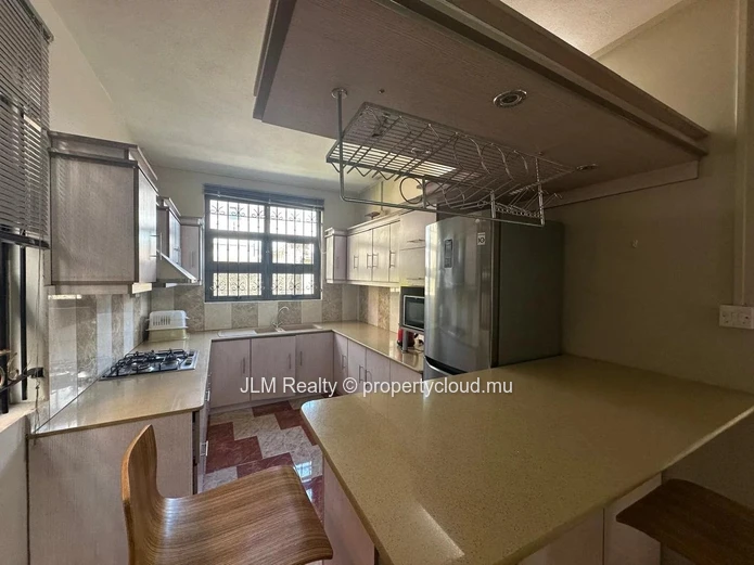 À Vendre – Propriété composée de 2 duplex avec vue mer à La Gaulette, Île Maurice