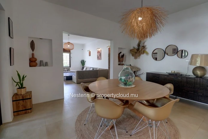 Spacieuse propriété familiale avec piscine et jardin 
