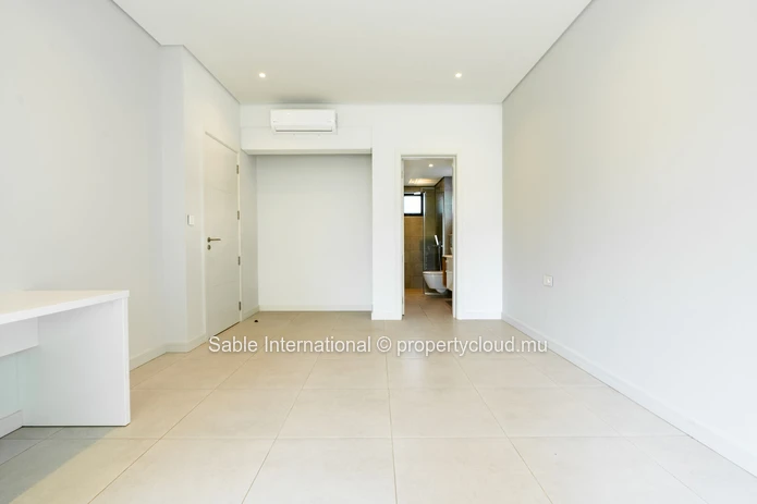 Luxurious Apartment with Private Pool & Sea Views in Pointe aux Canonniers