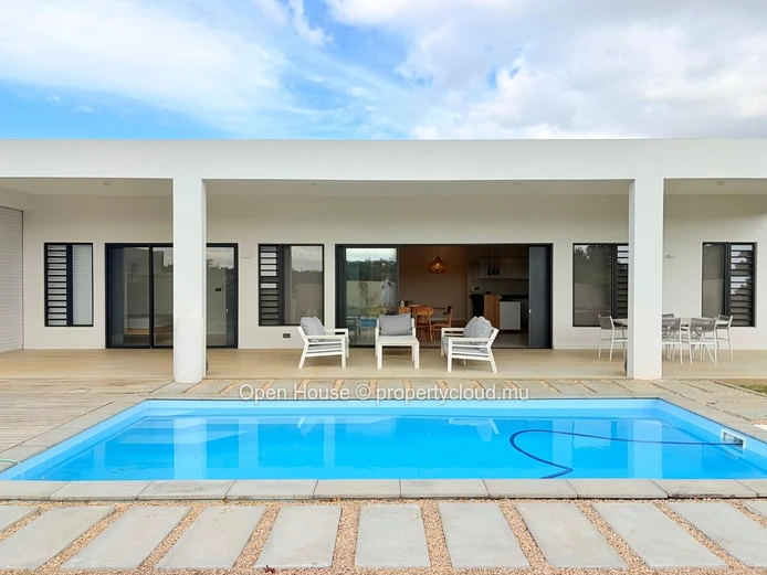 Furnished 320m² Villa for Rent in Charmoze
