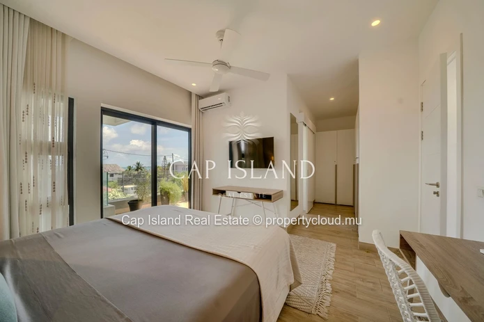 Exceptional penthouse with sea view in secure residence