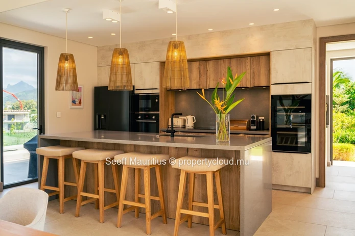 Élégance Moderne : Villa de Luxe avec Vues Spectaculaires