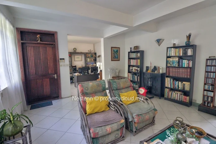 Spacieuse villa traditionnelle en triplex à Sodnac avec 4 chambres, vue sur la mer et la montagne, proche des commodi...