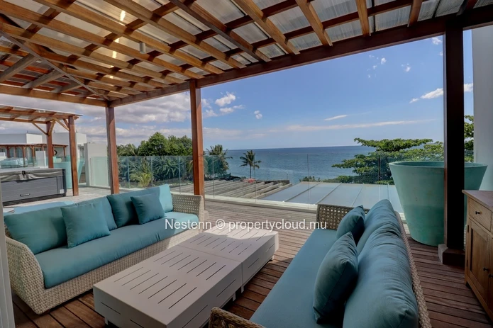 Spectacular beachfront penthouse 