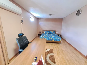 6 Bedroom House