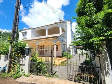 6 Bedroom House
