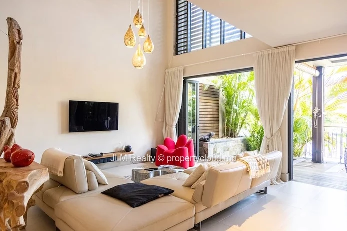 Magnifique Duplex avec ponton privé à vendre dans la Marina de Rivière Noire, Ile Maurice