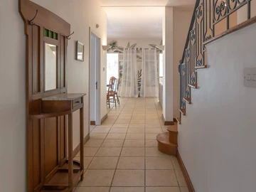 5 Bedroom Villa