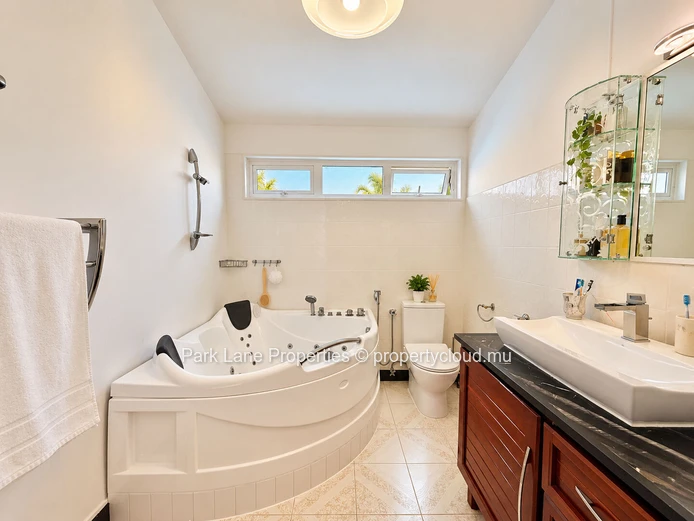 A Beautifully Maintained Family Home in the Heart of Flic en Flac