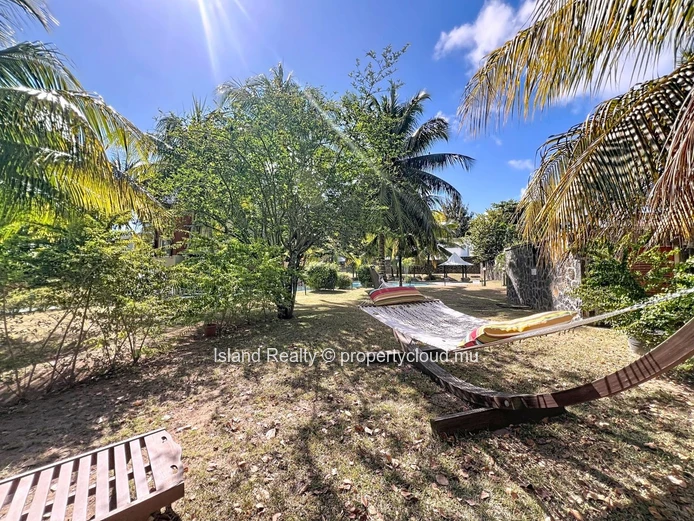 Modern 3-Bedroom Duplex – Direct Access to Shared Pool – Bain Boeuf – 1-Minute Walk to the Beach