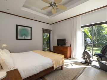 5 Bedroom Villa